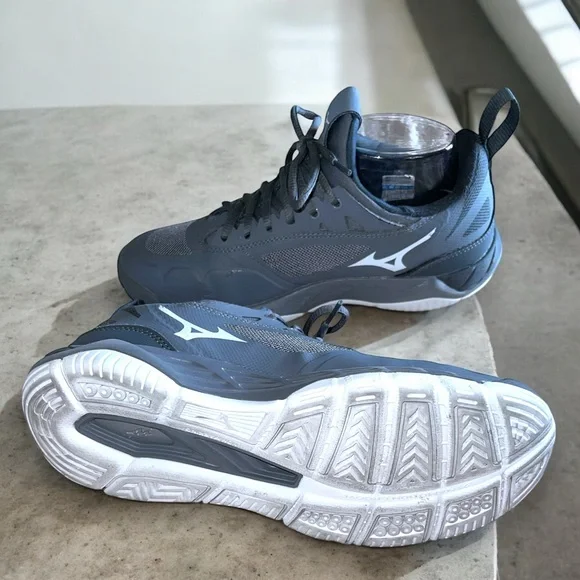 Mizuno Women's Wave Luminous Volleyball Shoes - Picture 13 of 16